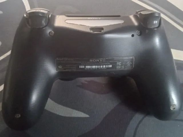 2 Controles PS4 DualShock 4 Preto Original + Branco Paralelo - Foto 3