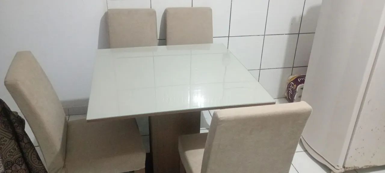 vendo uma mesa com tampo de vidro  - Foto 2