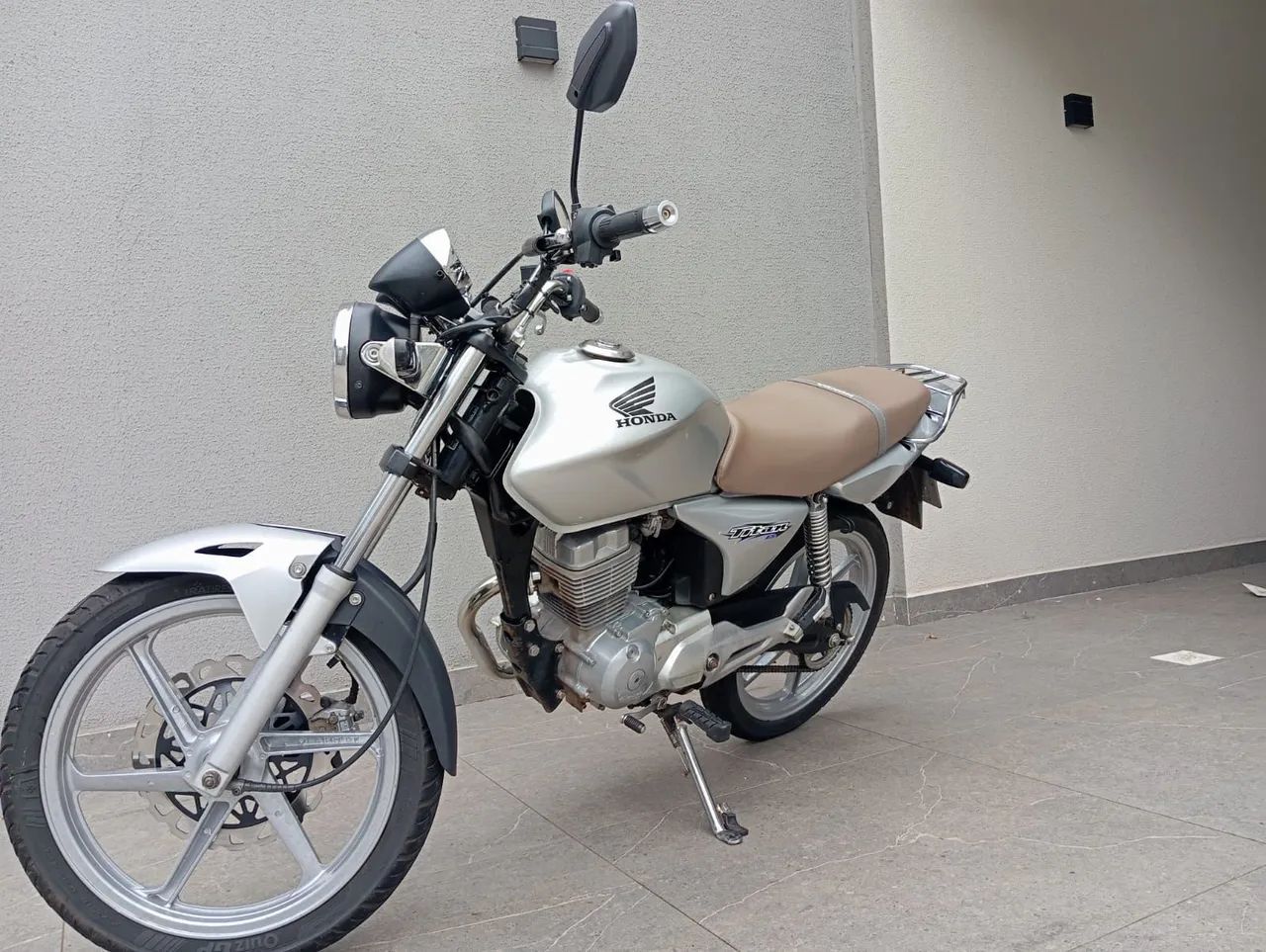 Titan ES  - Foto 2