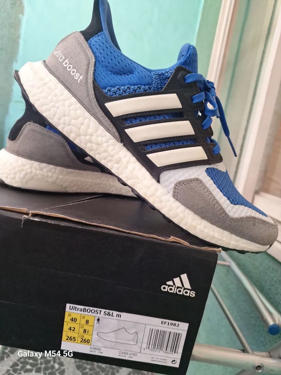 Tenis adidas ultraboost  tamanho 40 excelente para  prática de atividades físicas. 