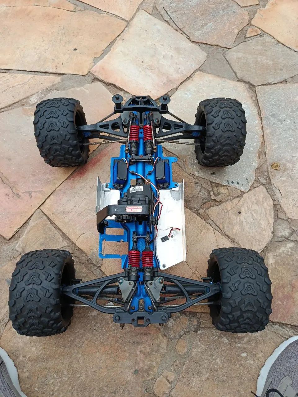Automodelo traxxas Revo 3.3 - Foto 3