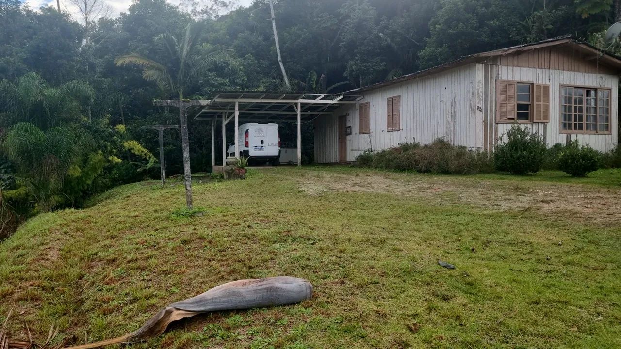 Terreno com 800m² com casa de madeira. - Foto 4