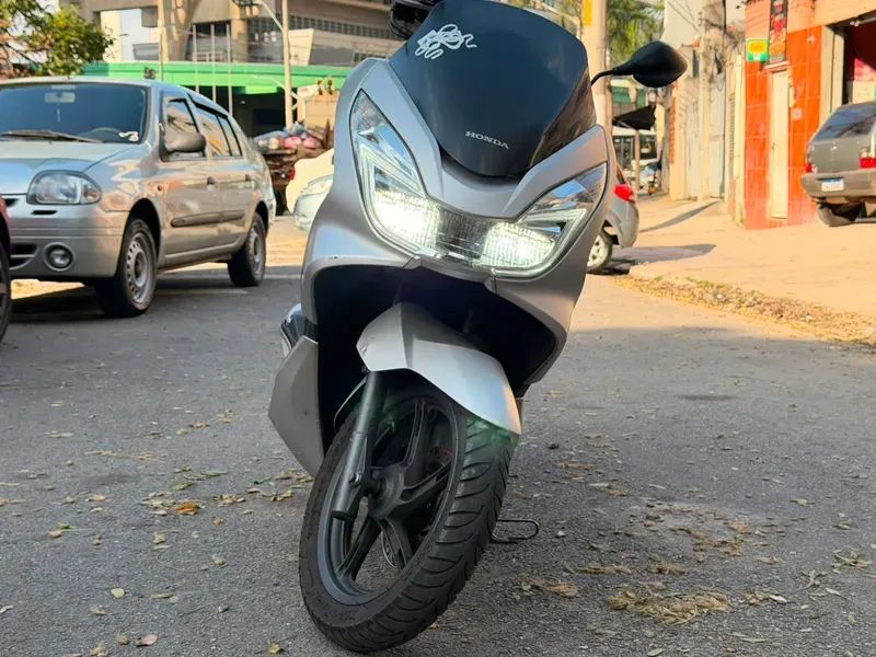 Honda PCX Gasolina Automático - Foto 3