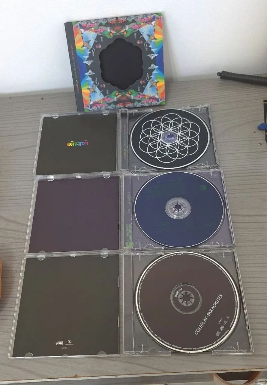 Cds Coldplay excelente estado são 3 pelo valor anúncio  - Foto 3