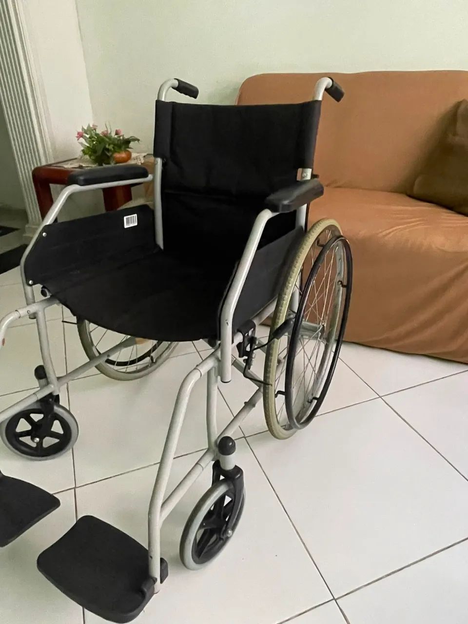 CADEIRA DE RODAS NOVA  - Foto 2
