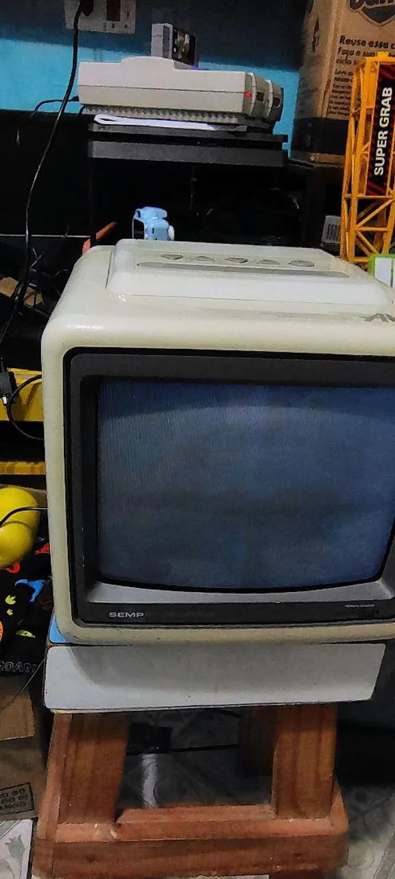 tv semp 10 polegadas funcionando com detalhes  - Foto 4