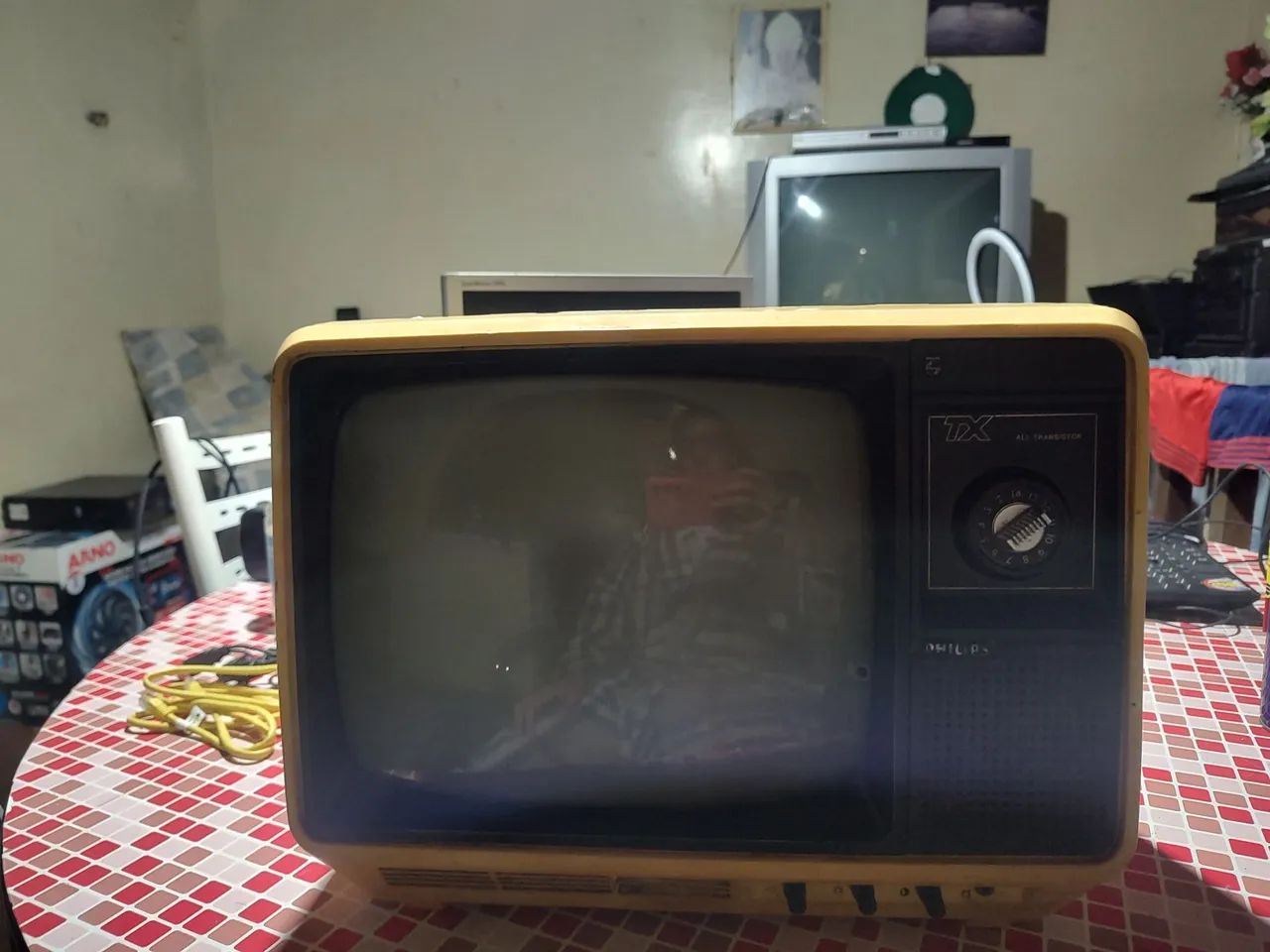  TV Portátil Philips TX Vintage - Item de Colecionador (Funcionando) - Foto 2