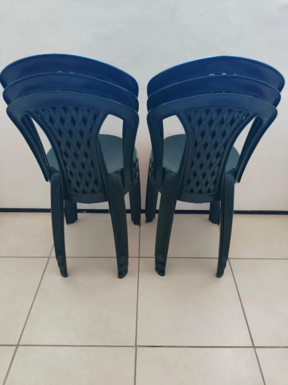 MESA COM 6 CADEIRAS PLASTICA  - Foto 3