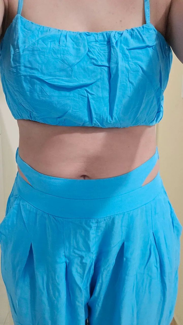 Conjunto azul cropped e calça viscose