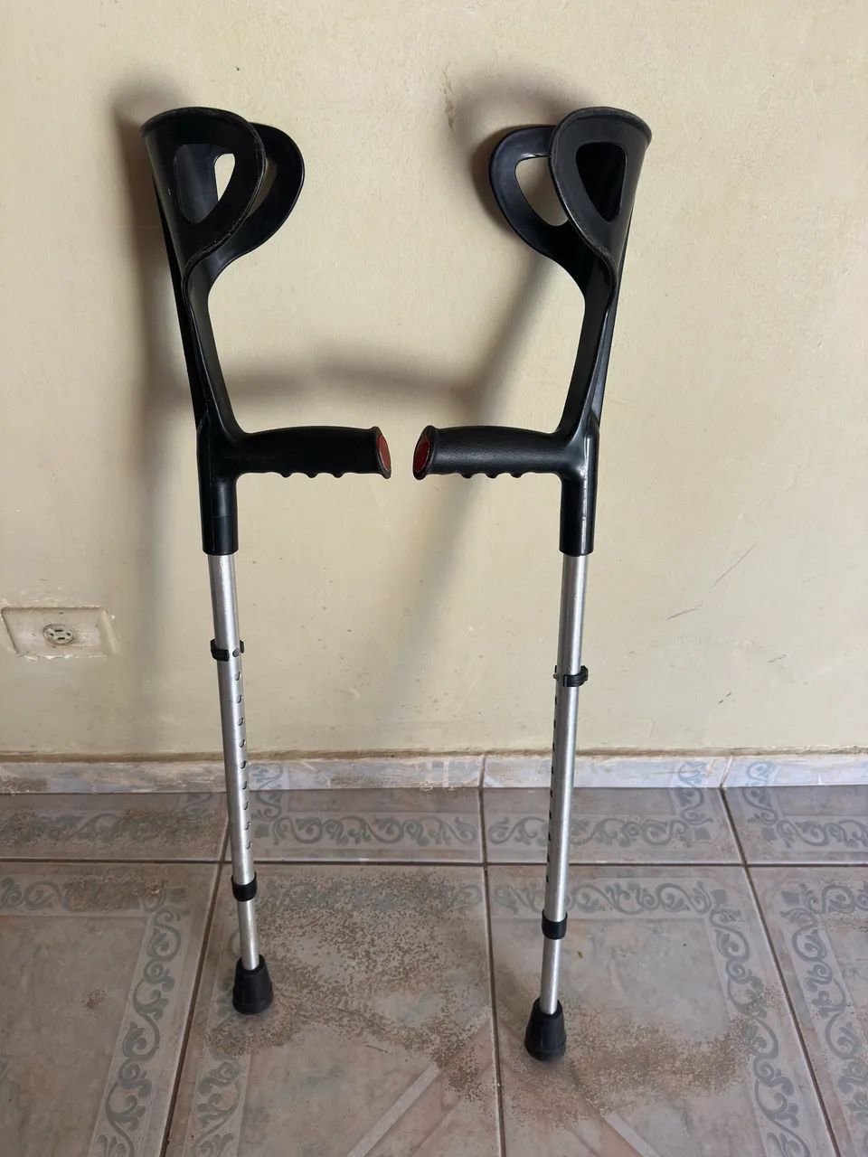 Muletas Axilares Reguláveis