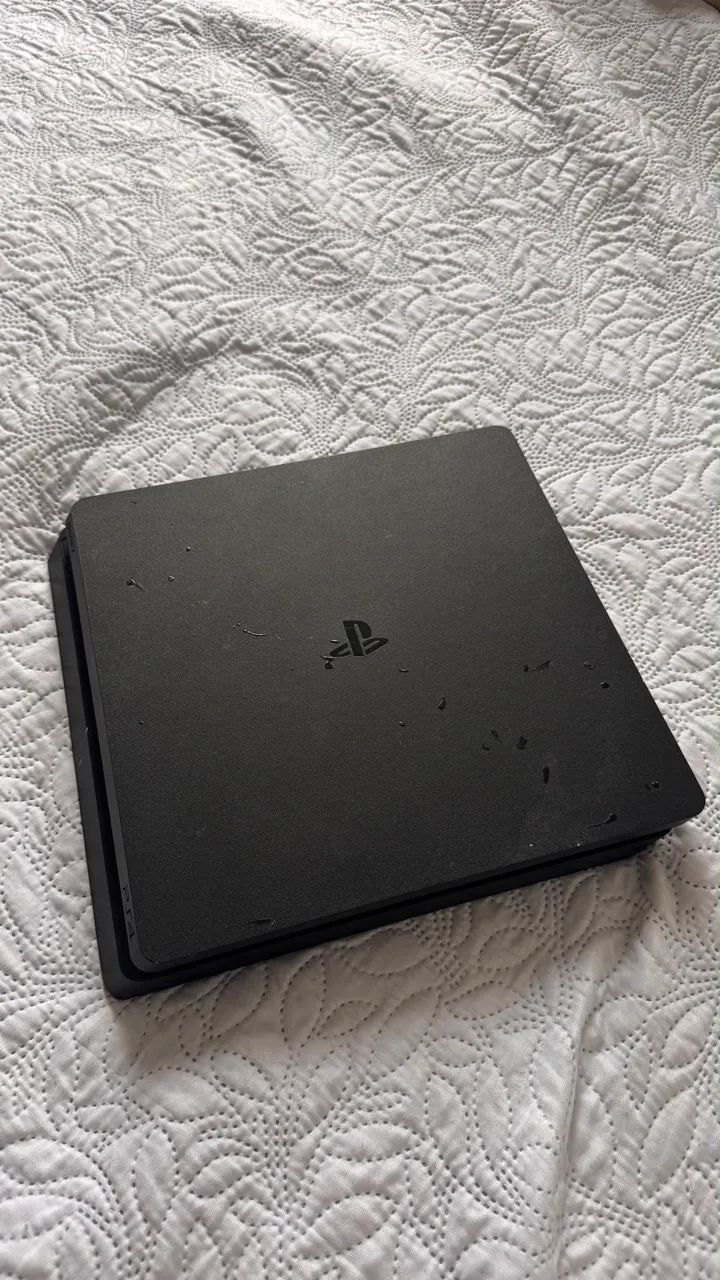 Vendo PlayStation 4 slim