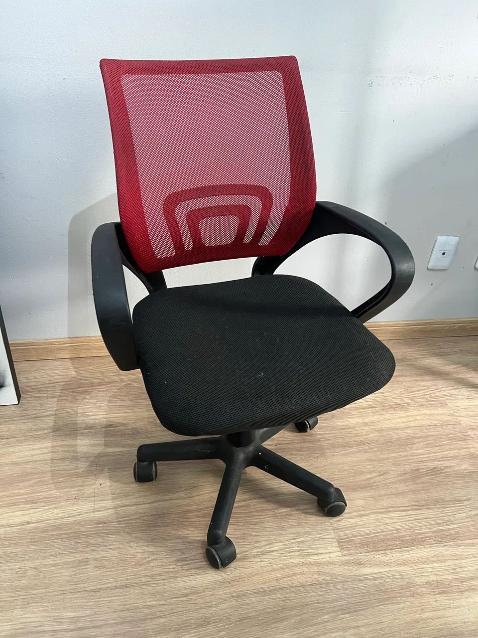 Cadeira Mesh Usada