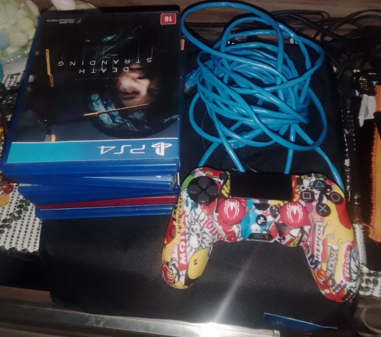 Ps4 completo vai com um controle original 9 jogos 65734679500803123