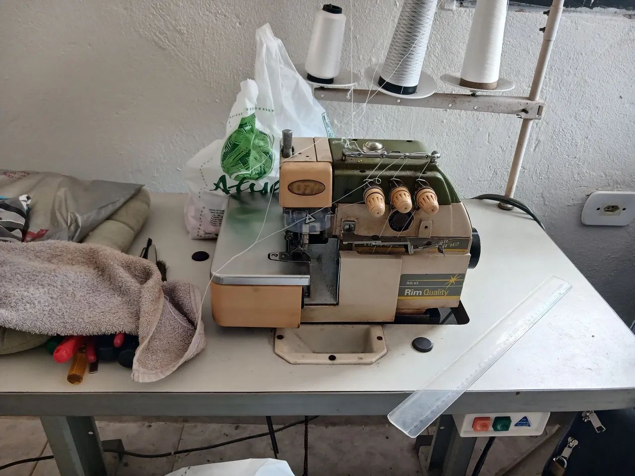 .máquina overlok - Foto 2