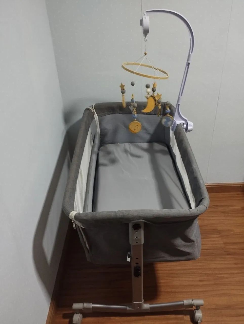 Berço portátil Kababy com móbile