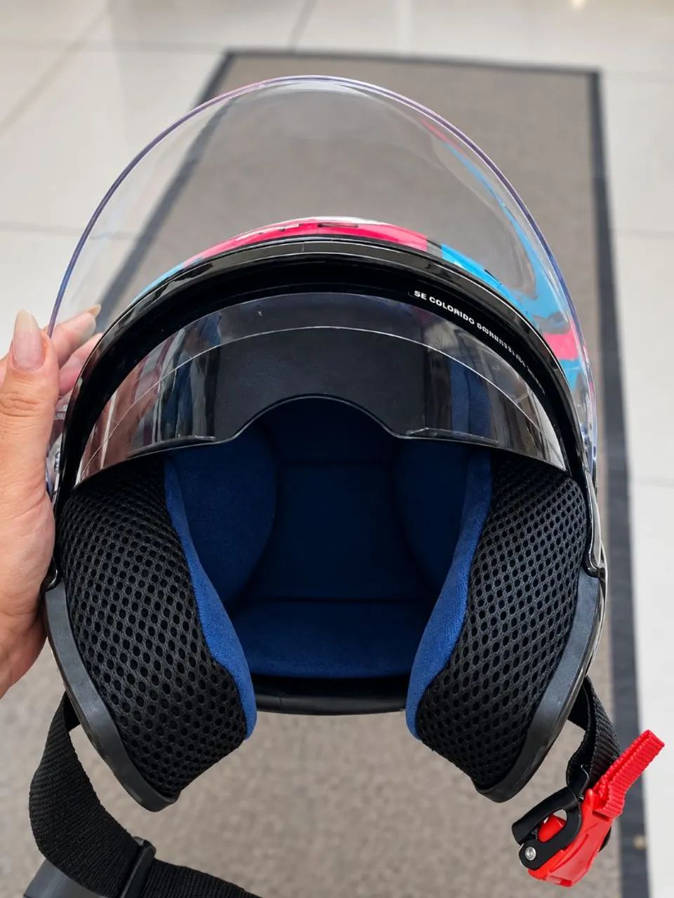 Vendo capacete com a marca fw x numeração 58 - Foto 2
