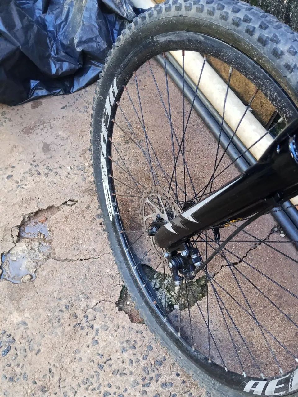 BICICLETA ARO 29 SEMI NOVA CHAMA QUE SA NEGÓCIO  - Foto 4