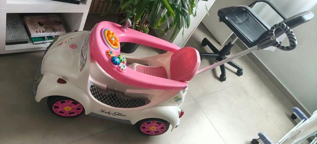 Carrinho infantil seminovo à venda