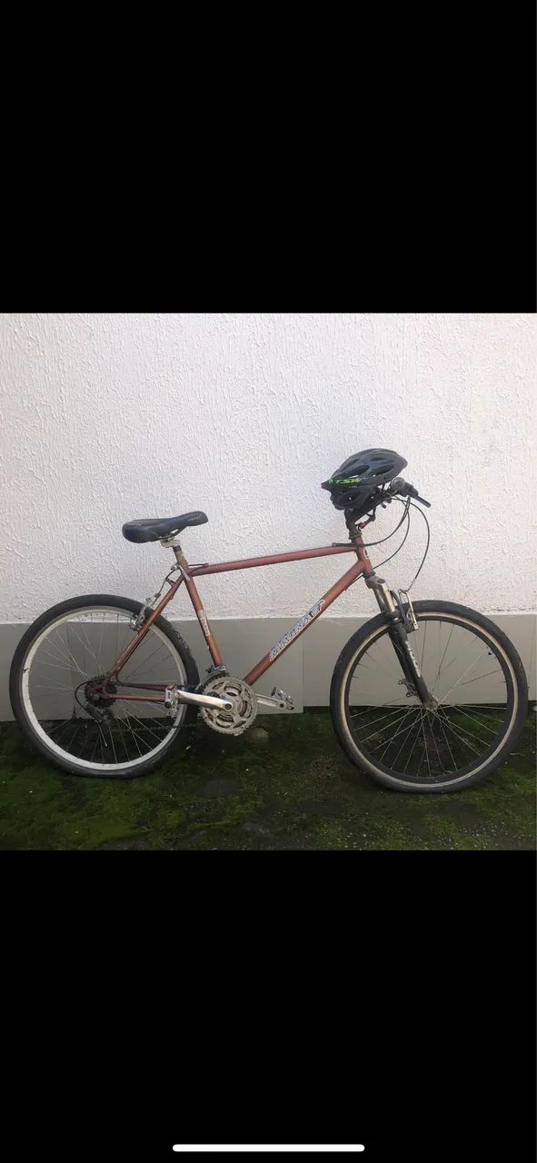 Bicicleta com capacete
