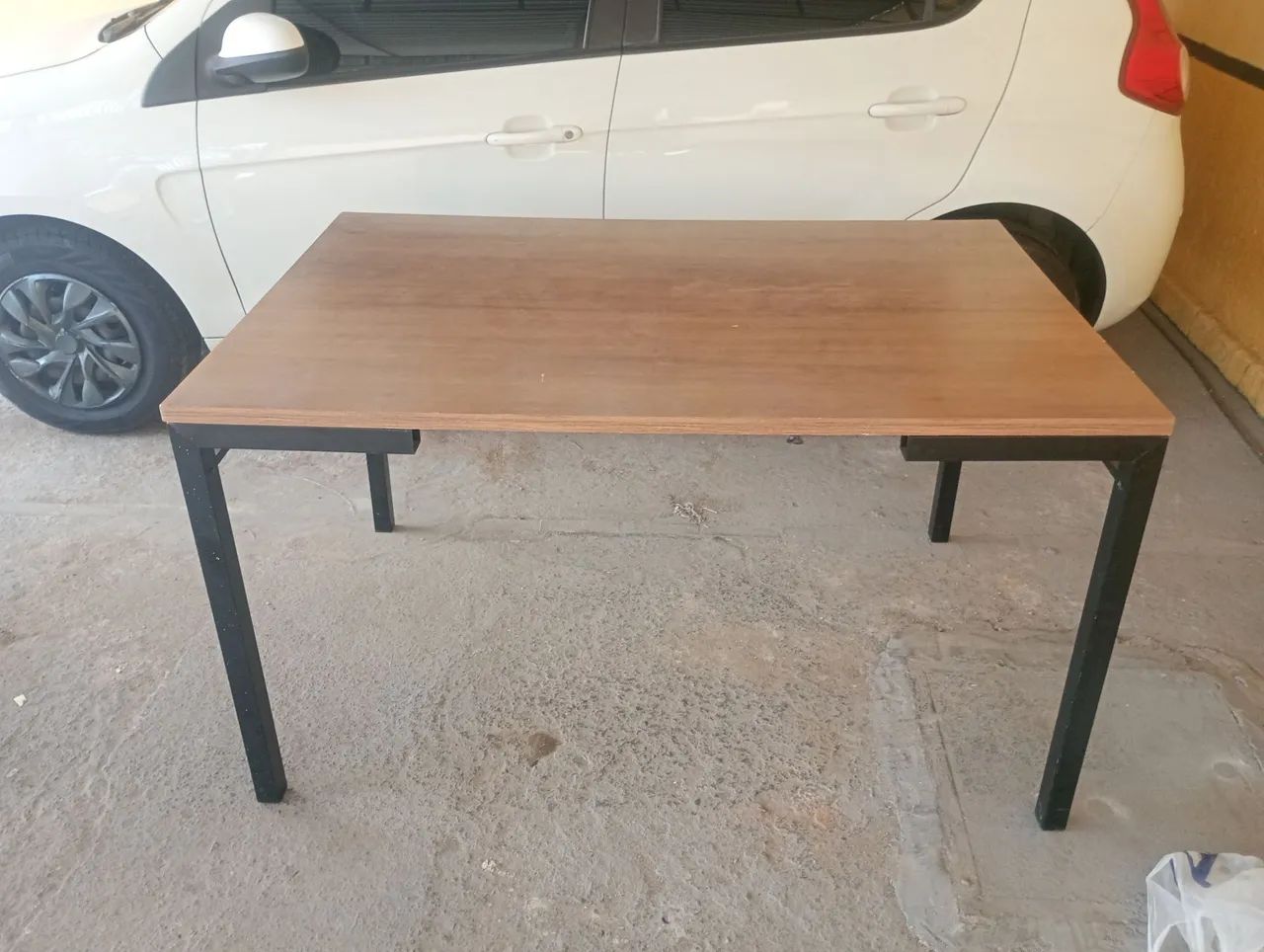 Mesa de jantar semi nova bem conservada  - Foto 3