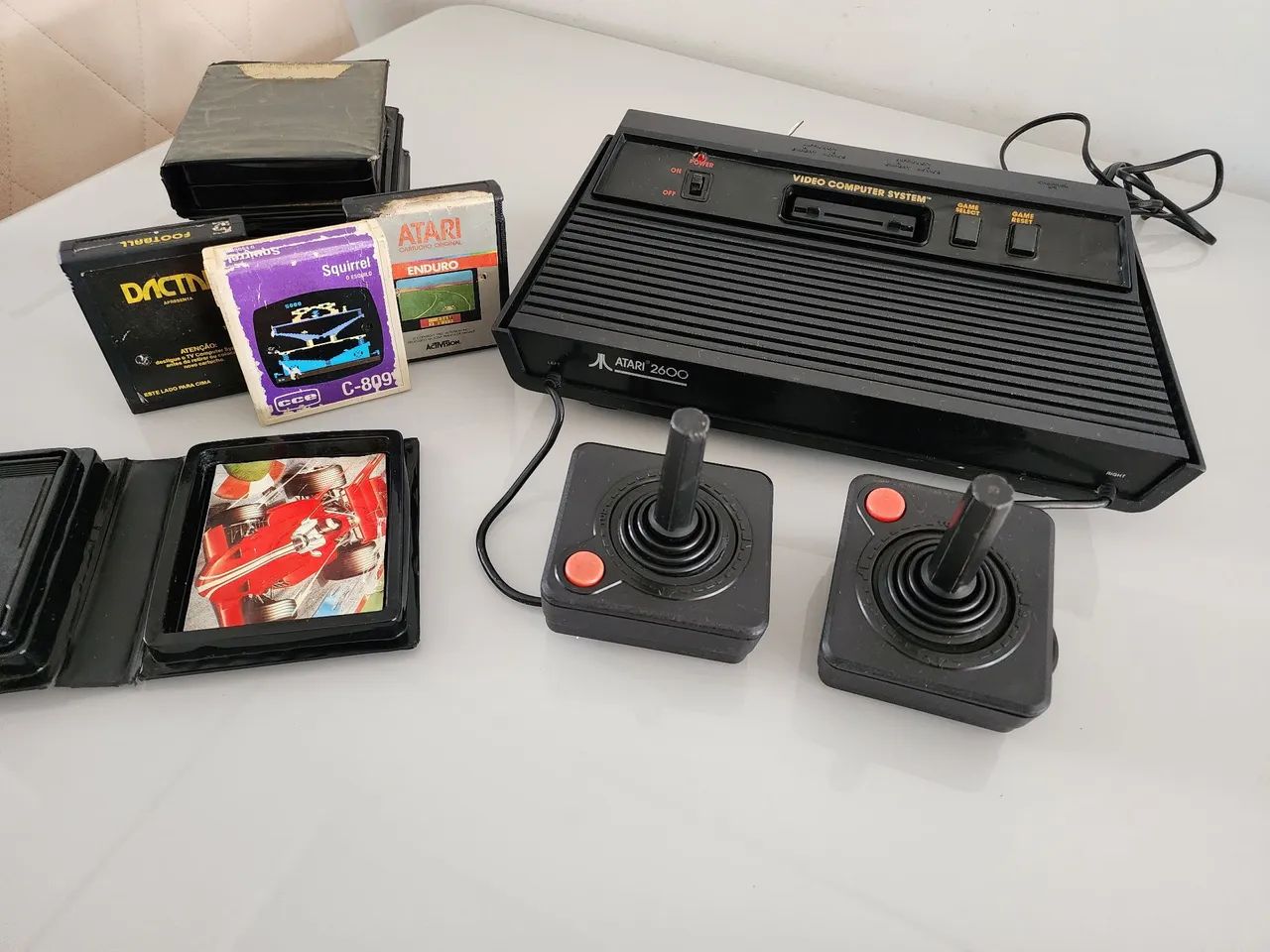 Vendo ou troco Atari 2600 + 4 jogos + 2 controles