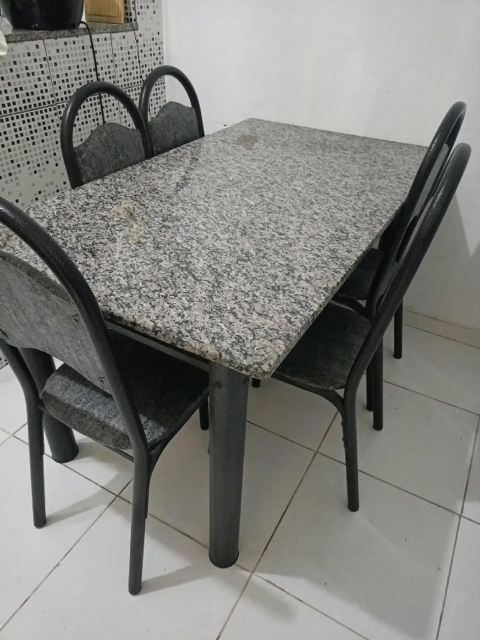 Mesa Com pedra de mármore 6 cadeiras