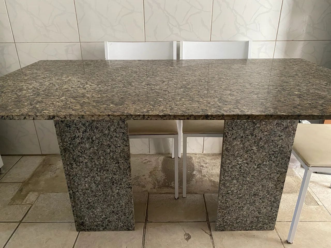 Mesa de mármore com 6 cadeiras - Foto 2
