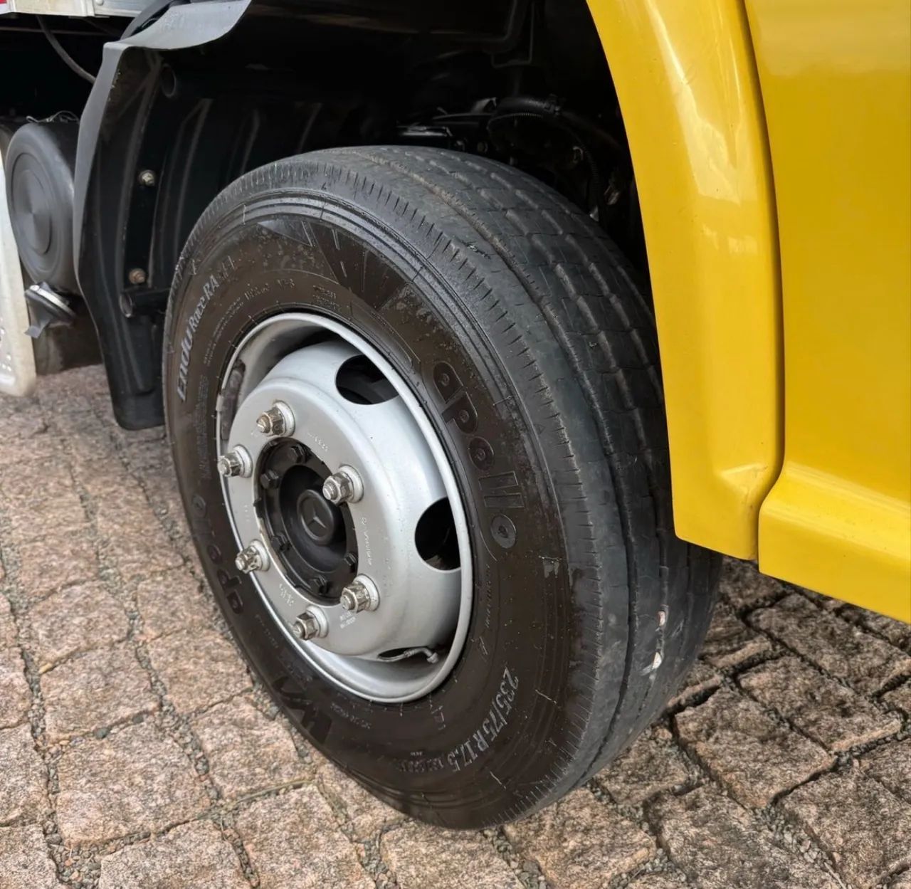 Caminhão  MB Accelo 815 Baú  - Foto 5