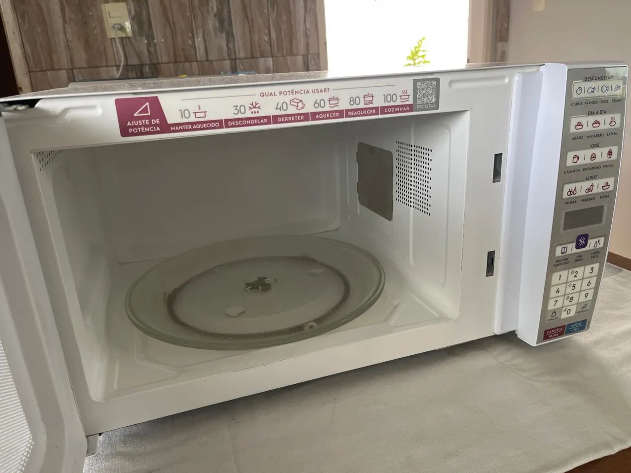 Microondas Eletrolux 31Lts em ótimo estado funcionando perfeitamente  - Foto 3