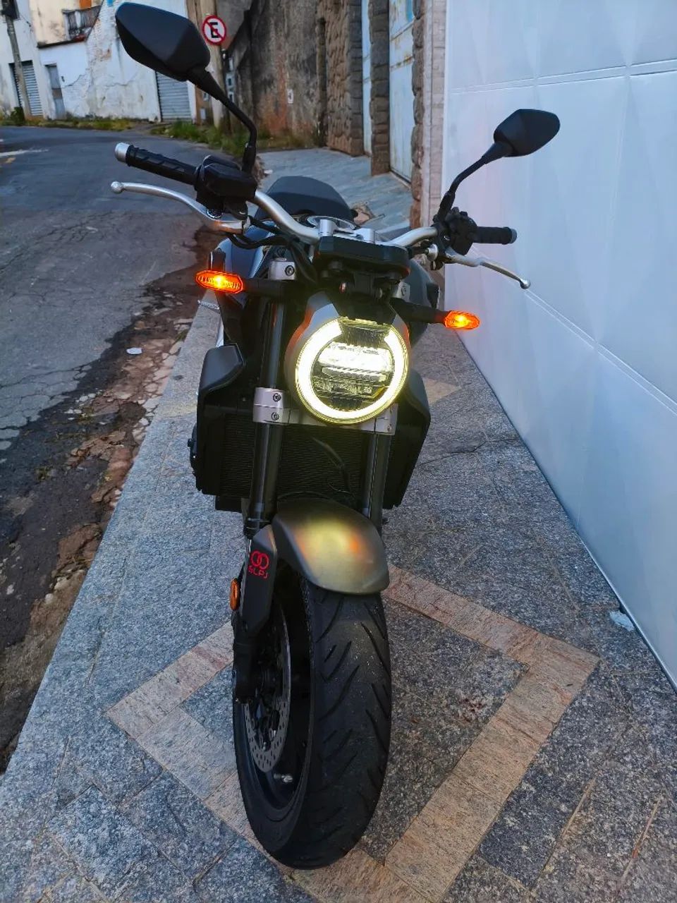 CB 1000r muito nova - Foto 2