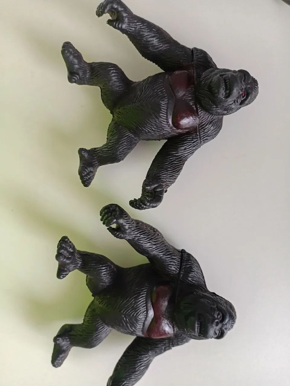 Brinquedo 2 gorilas borracha