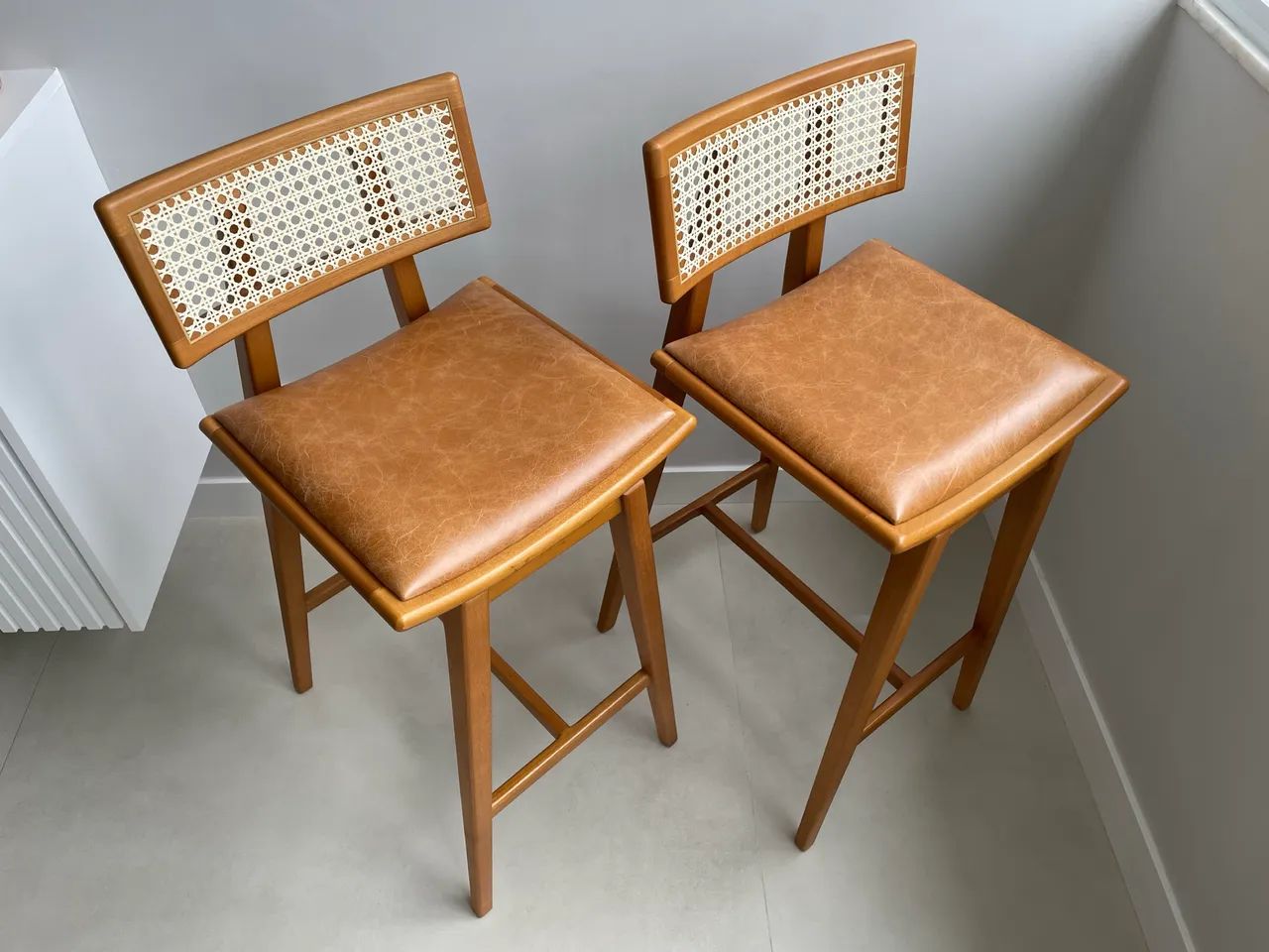 Banquetas de couro e palhinha Muui - Foto 3