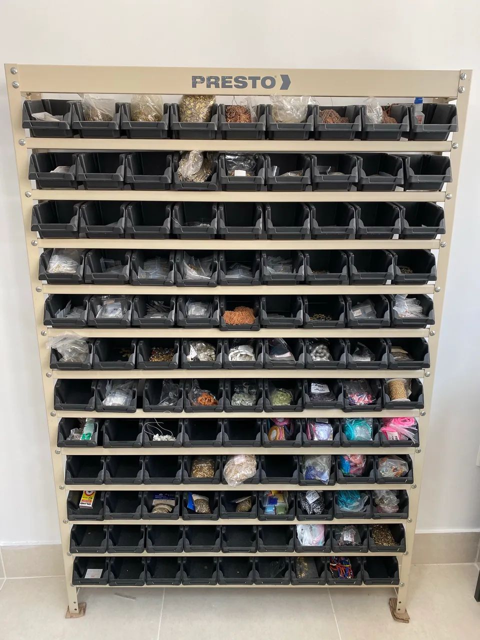 Estante organizadora Presto 108 gavetas