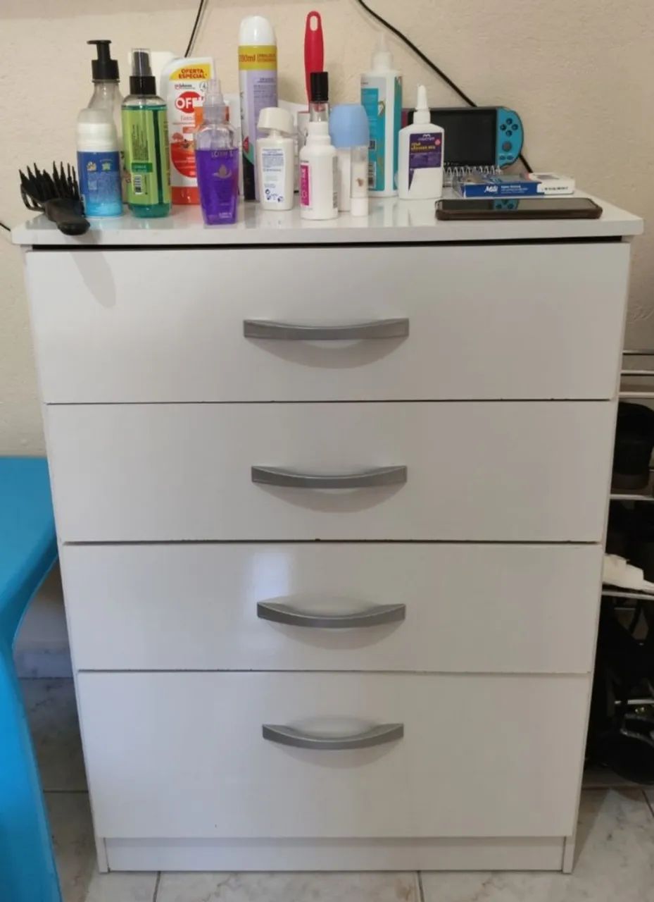 Cômoda 4 gavetas