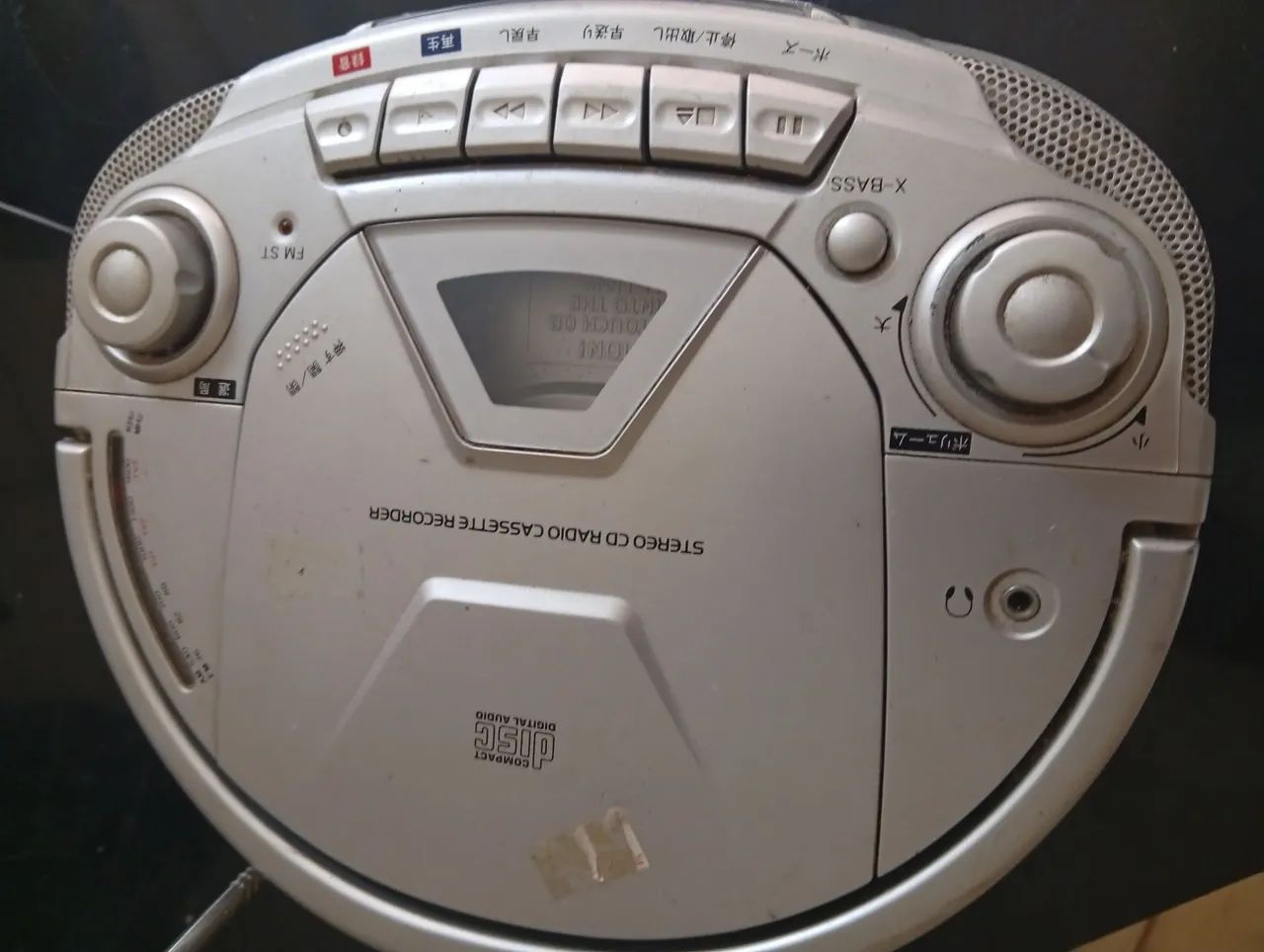 Rádio portátil não sei se funciona o cd  - Foto 3