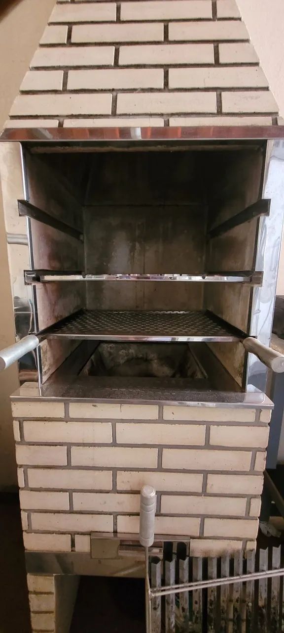 Vendo churrasqueira pré moldada 