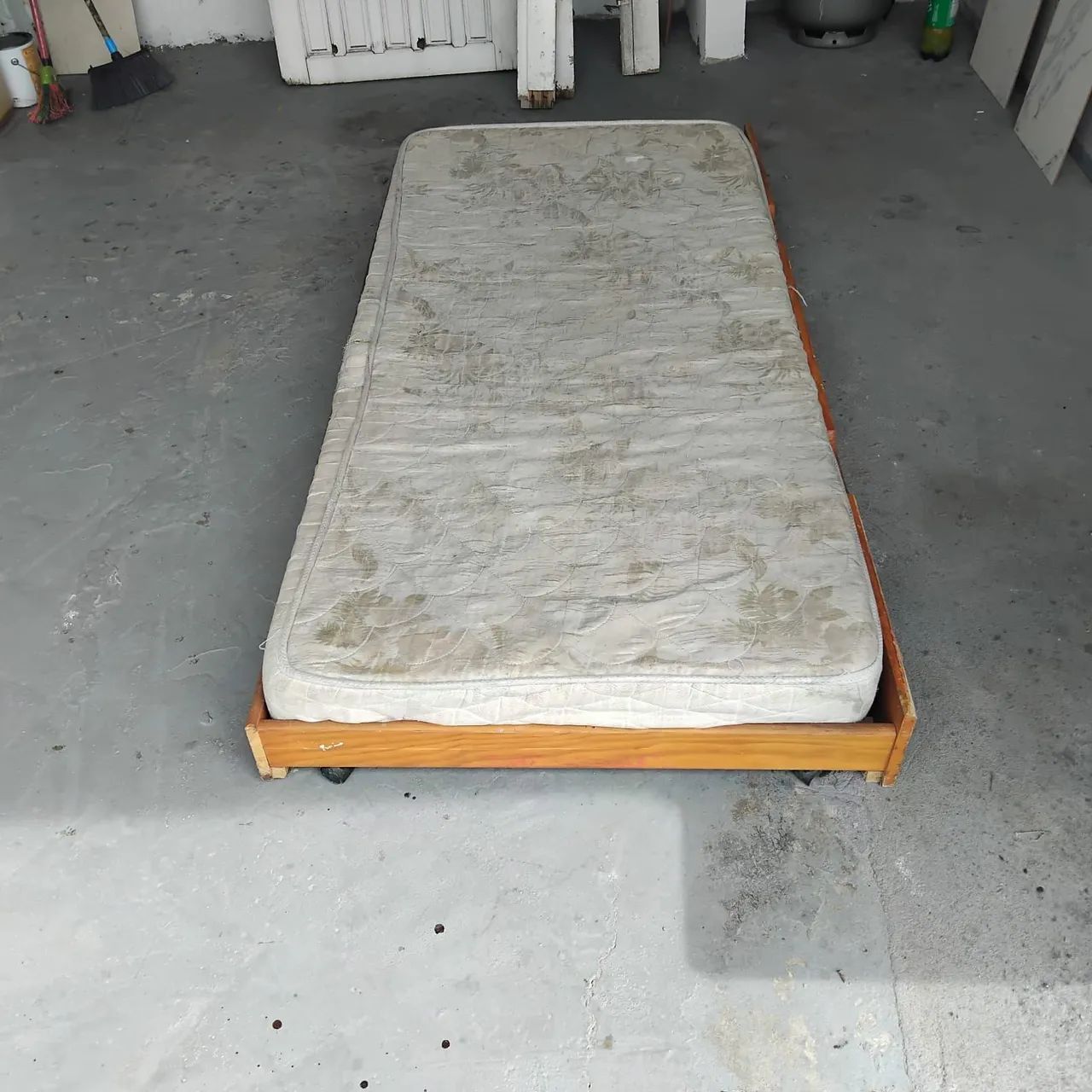 Cama de solteiro com colchão  - Foto 4