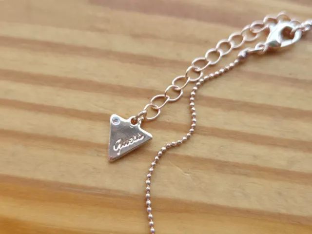 Colar Original Guess. Logo E Strass. Rosê Gold. Novo! - Foto 3