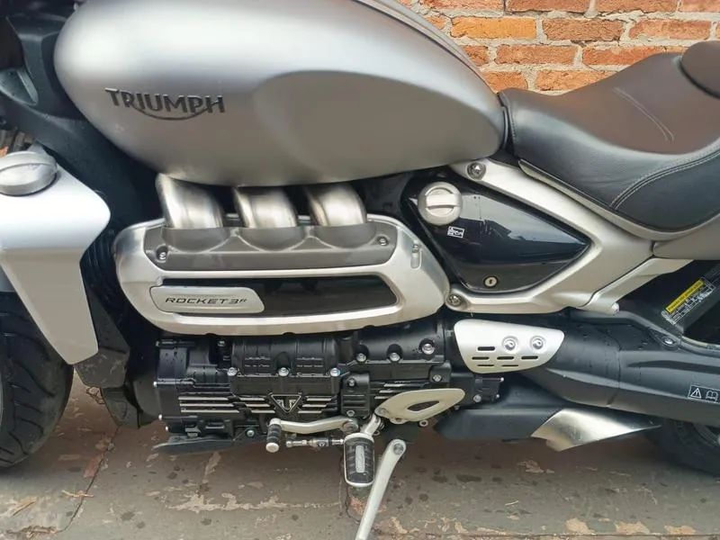 TRIUMPH ROCKET 3R 2023 - Foto 4