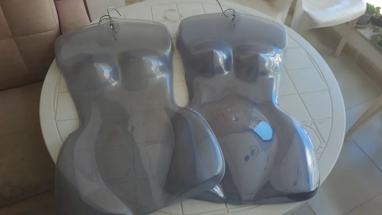 Manequins com cabides