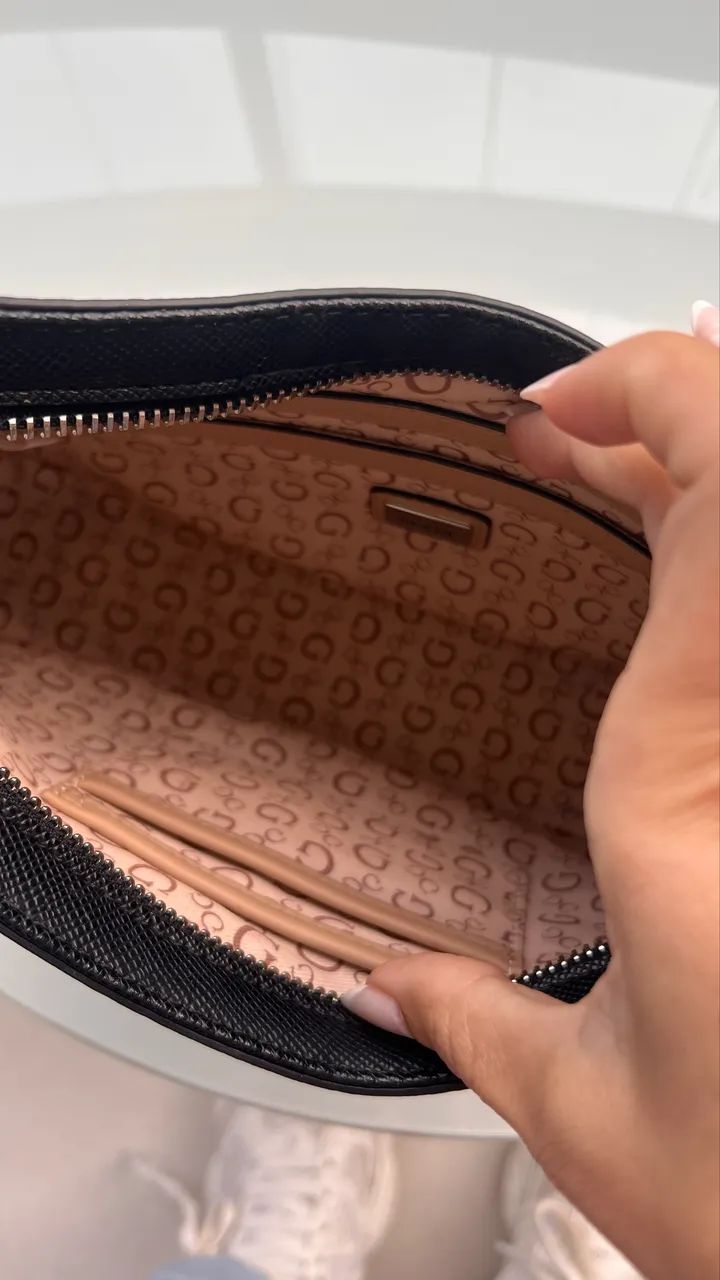 Bolsa Guess linda. Preta P  - Foto 4