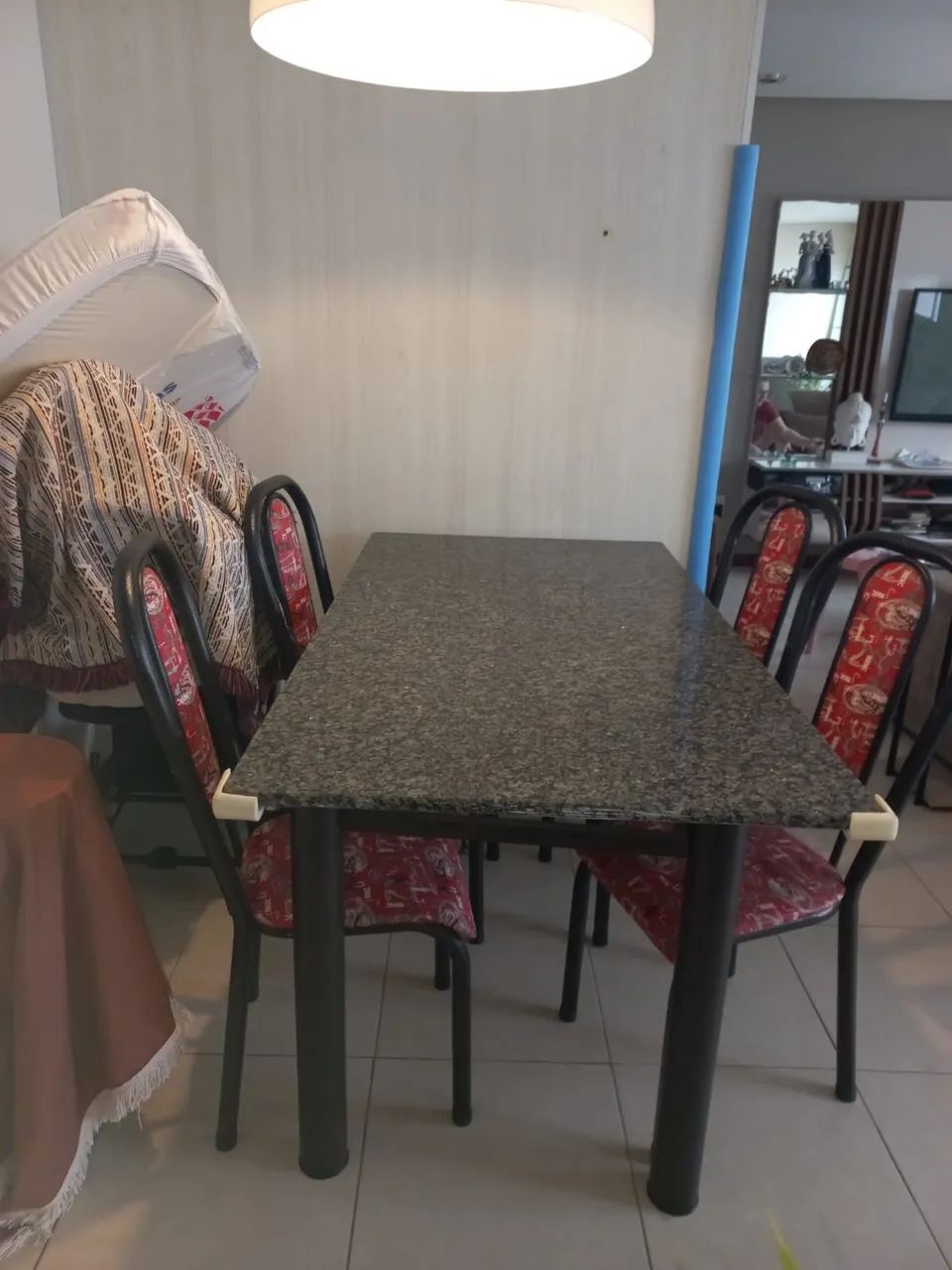 Mesa com cadeiras  - Foto 2