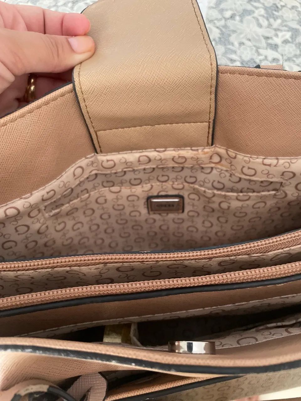 Vende-se bolsa GUESS, nova!!