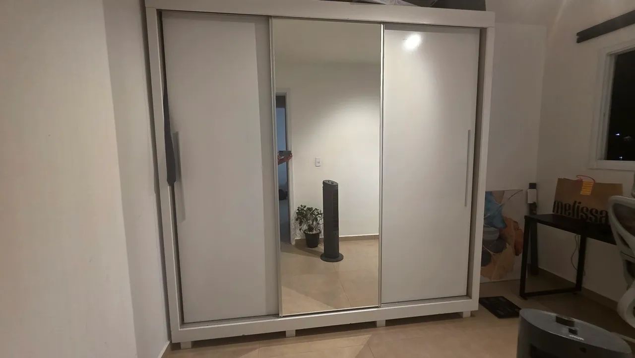 Vendo guarda-roupa em ótimo estado