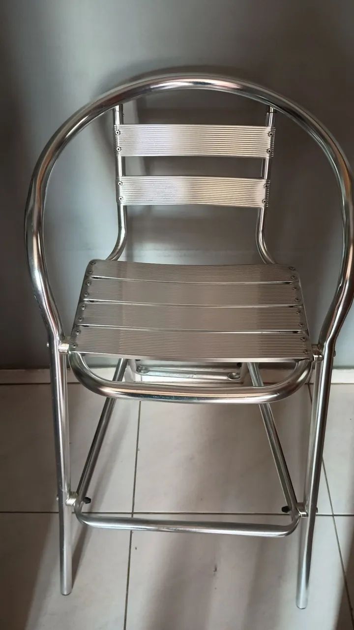 Table with Stools466459706231377920