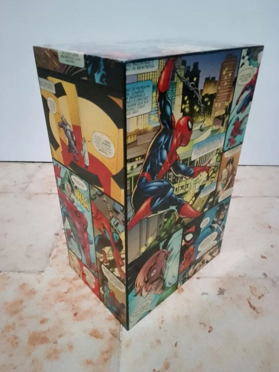 Caixa Box protetora quadrinhos HQs Homem Aranha MDF com forro + BRINDE