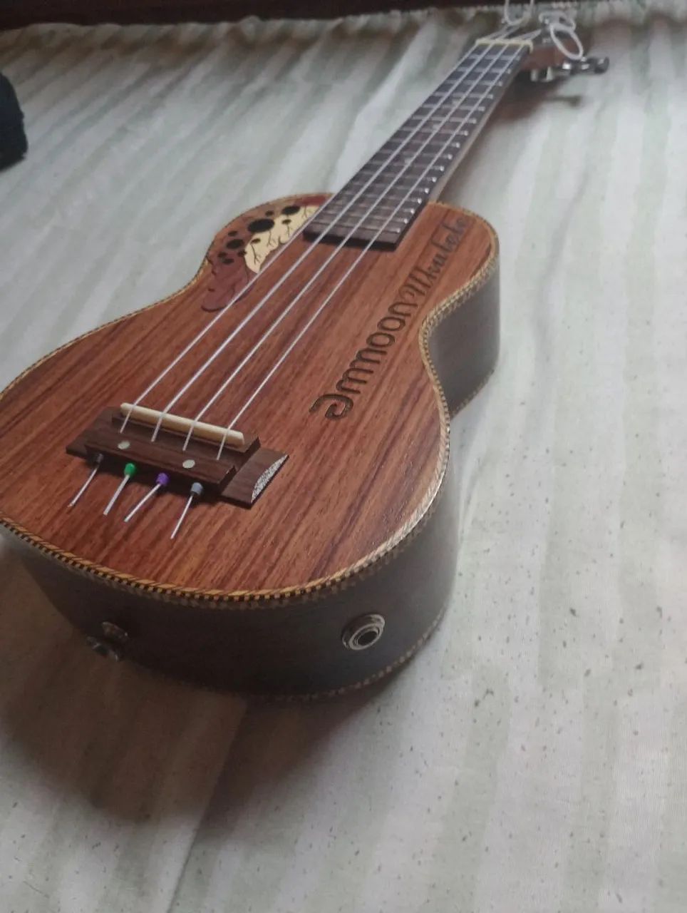 Ukelele eletrico  - Foto 3