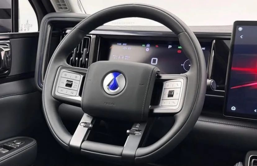 Denza B5 SUV híbrido plug-in, foto 4 de 9