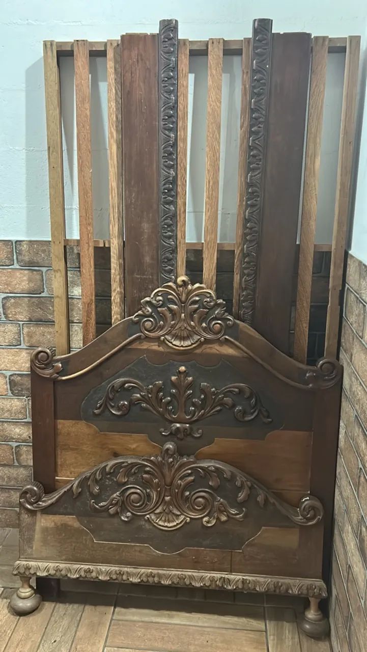 Cama de Madeira Maciça