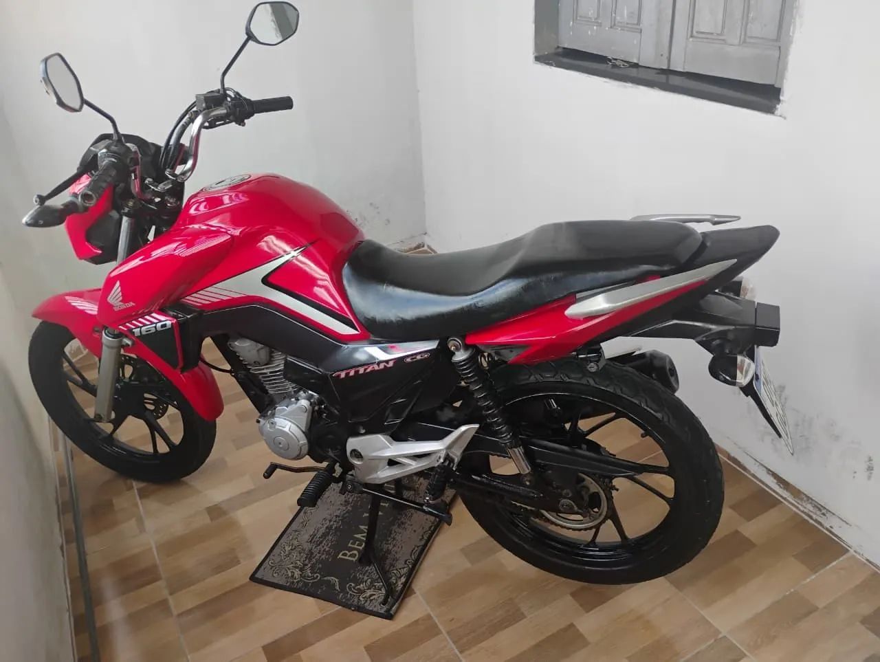 Vendo moto semi nova